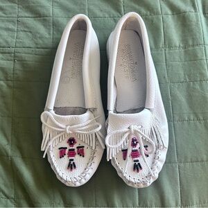 White Minnetonka moccasins loafers size 9